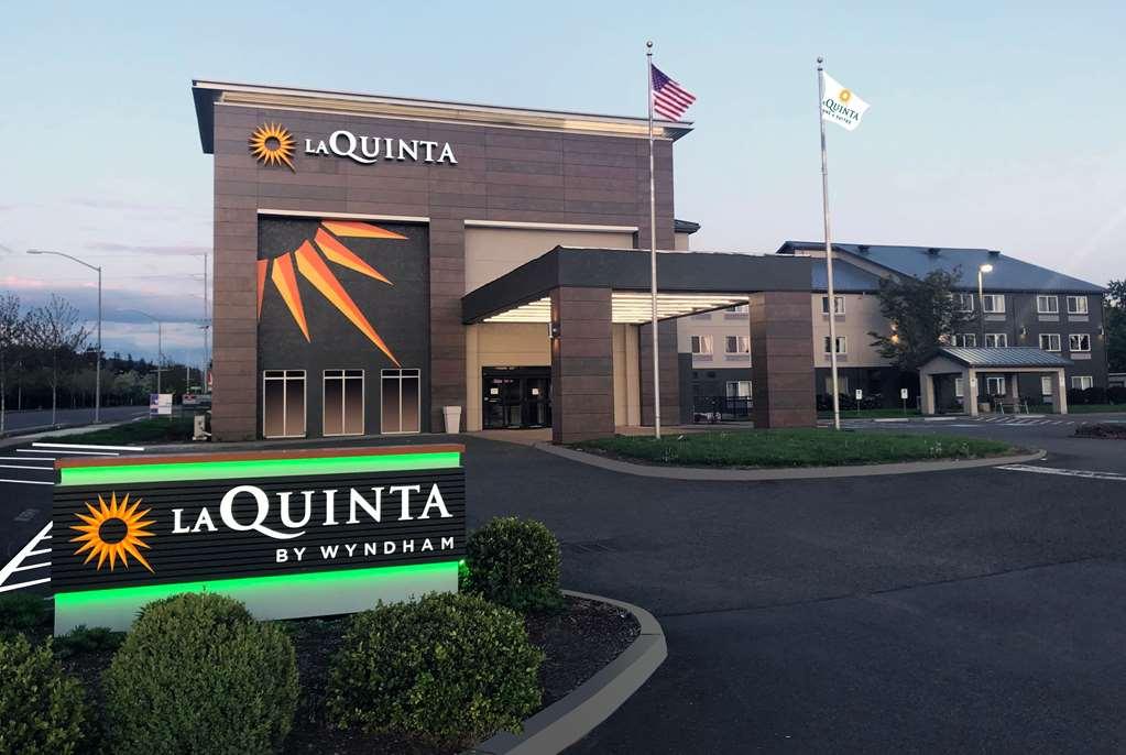 La Quinta Inn & Suites By Wyndham Springfield Exterior foto