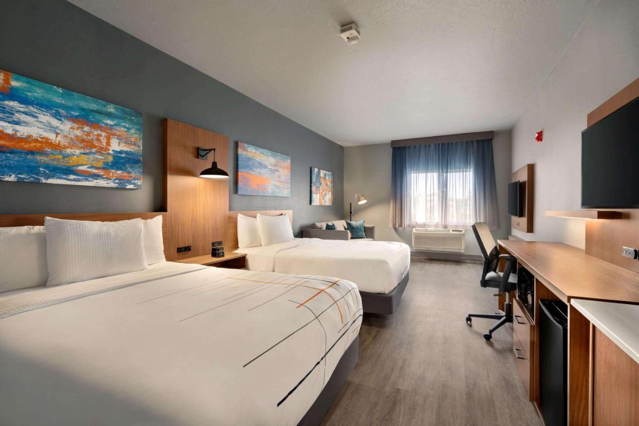 La Quinta Inn & Suites By Wyndham Springfield Exterior foto