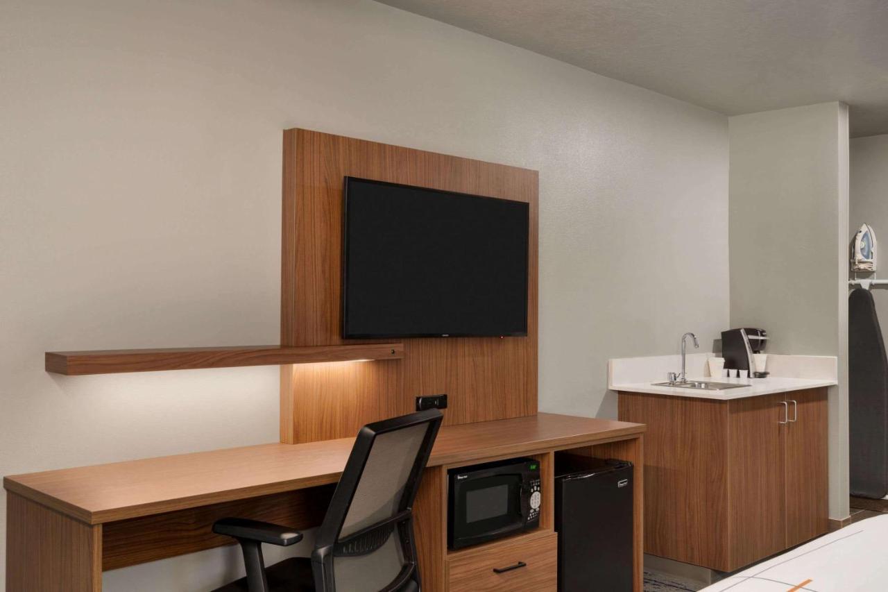 La Quinta Inn & Suites By Wyndham Springfield Exterior foto