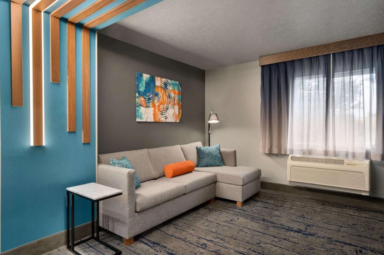 La Quinta Inn & Suites By Wyndham Springfield Exterior foto