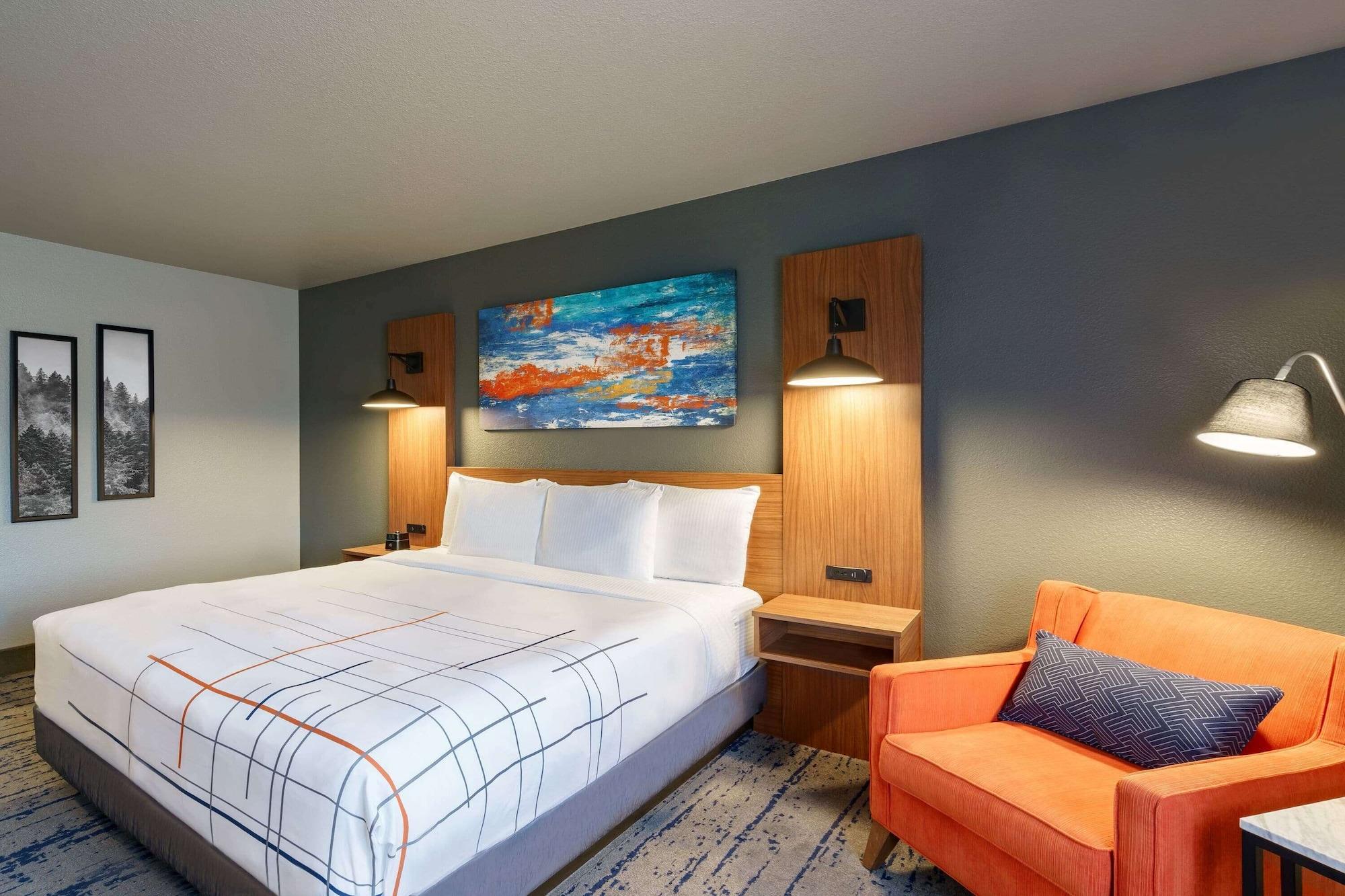 La Quinta Inn & Suites By Wyndham Springfield Exterior foto